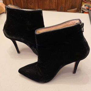 Olcay Gulsen black velvet ankle booties sz 40